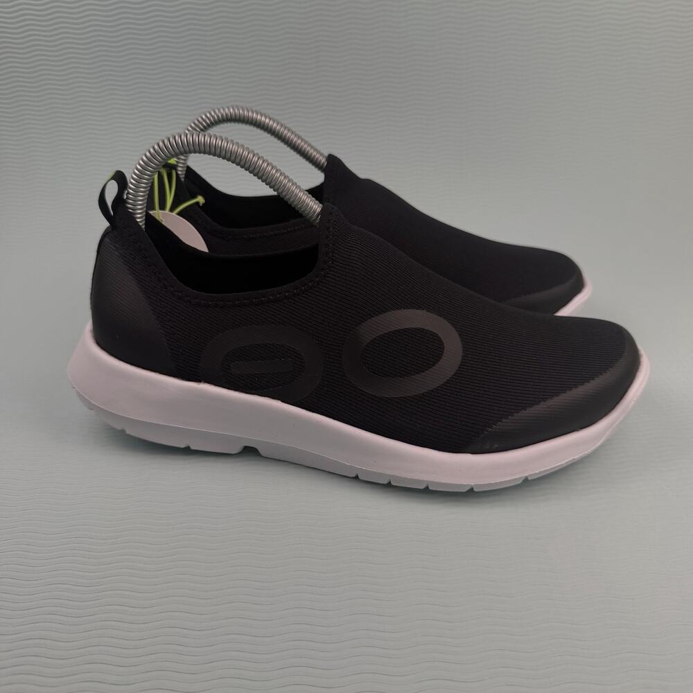 OOFOS OOMG Sport Men's Size 8 Black White Slip On Recovery Shoes NEW WITH TAGS
